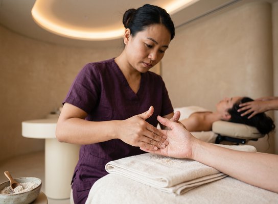 Kumudini head and hand massage spa combo at Nola Wellness Spa, Kakkanad, Kochi